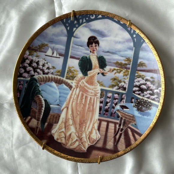 Avon “Mrs Albee visits the Atlantic Provinces” 👒 - Picture 1 of 2